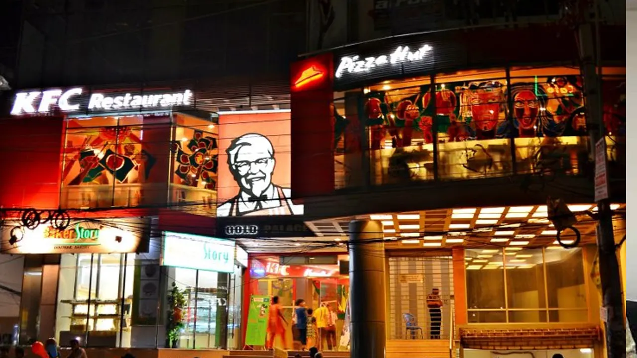 বেইলি রোডে কেএফসি ভবনে আগুন